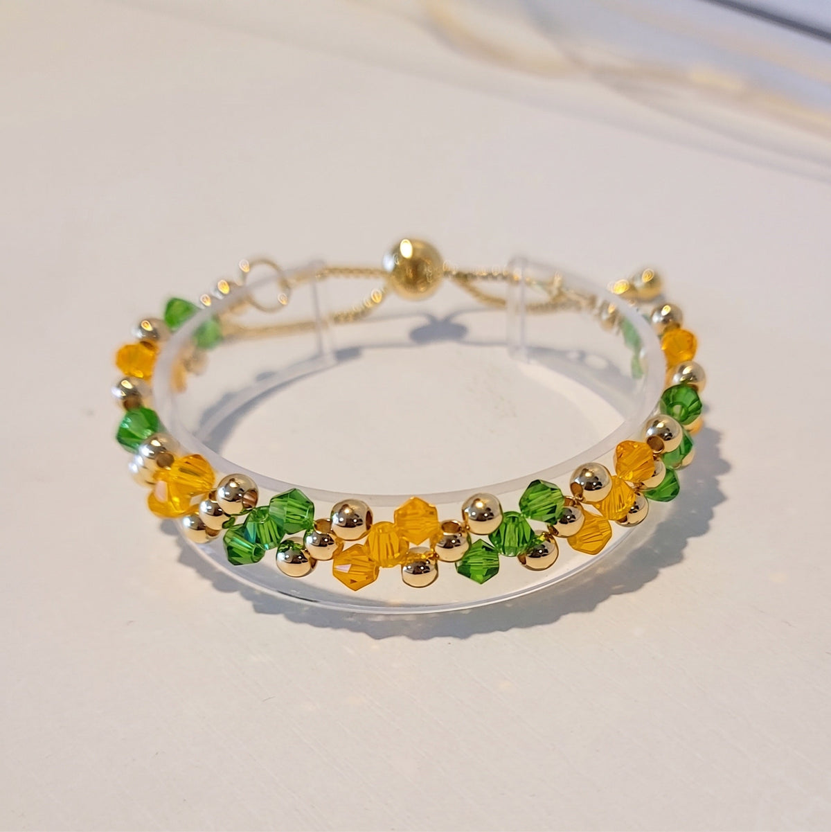 pulsera hermosa estilo moderno y elegante