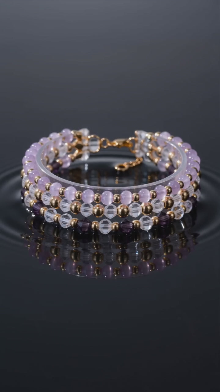 Load video: Video de la pulsera lila de tres líneas