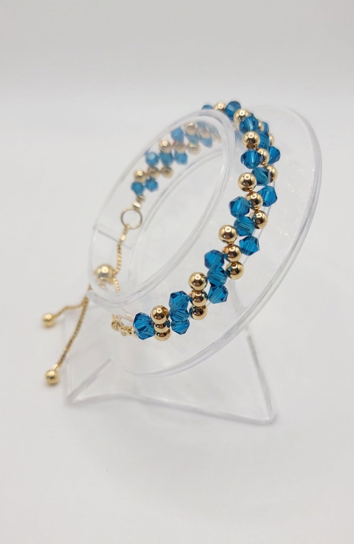 pulsera color turquesa fabricada con cuetas de cristal