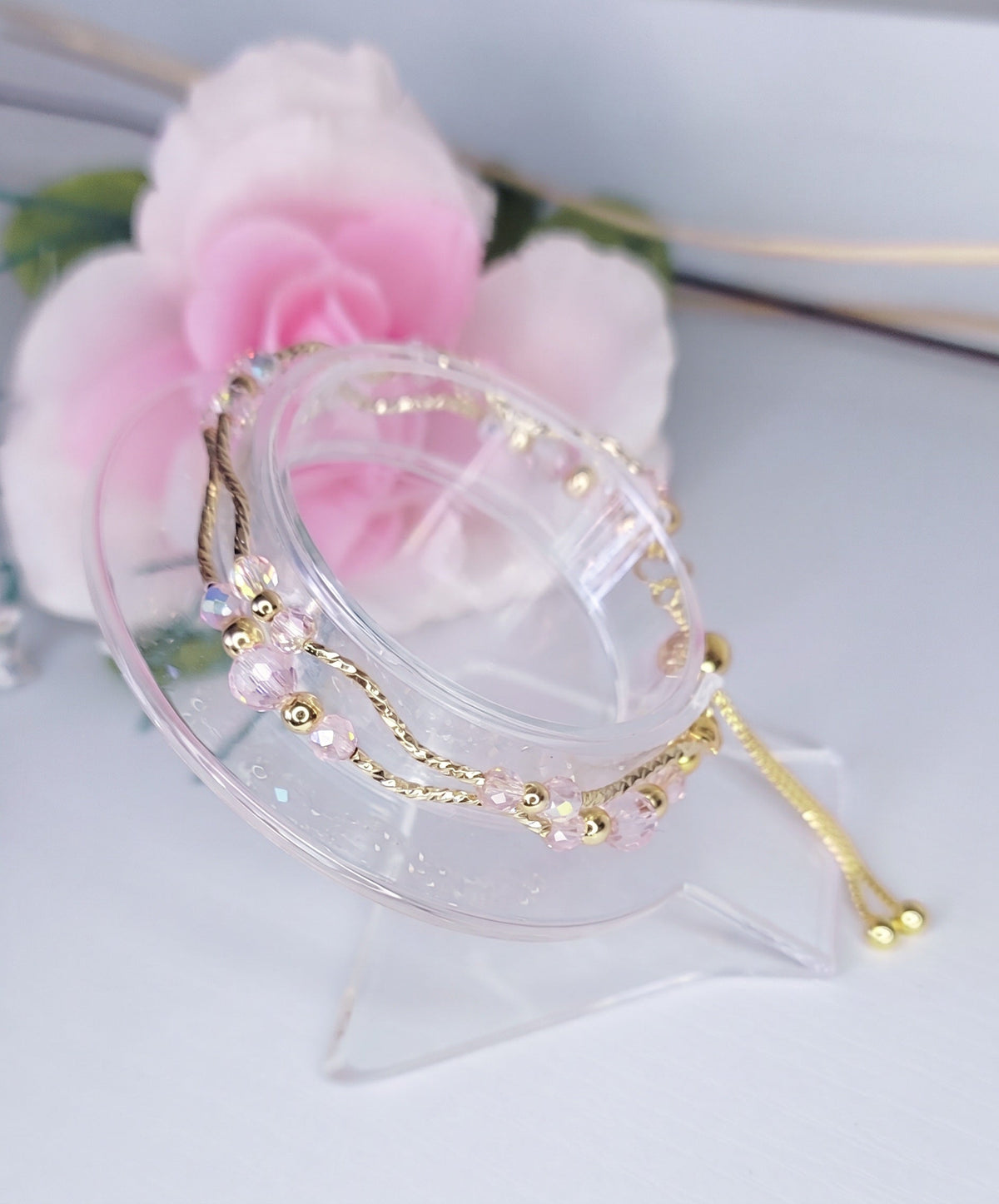 pulsera elegante y bella en color rosa pastel