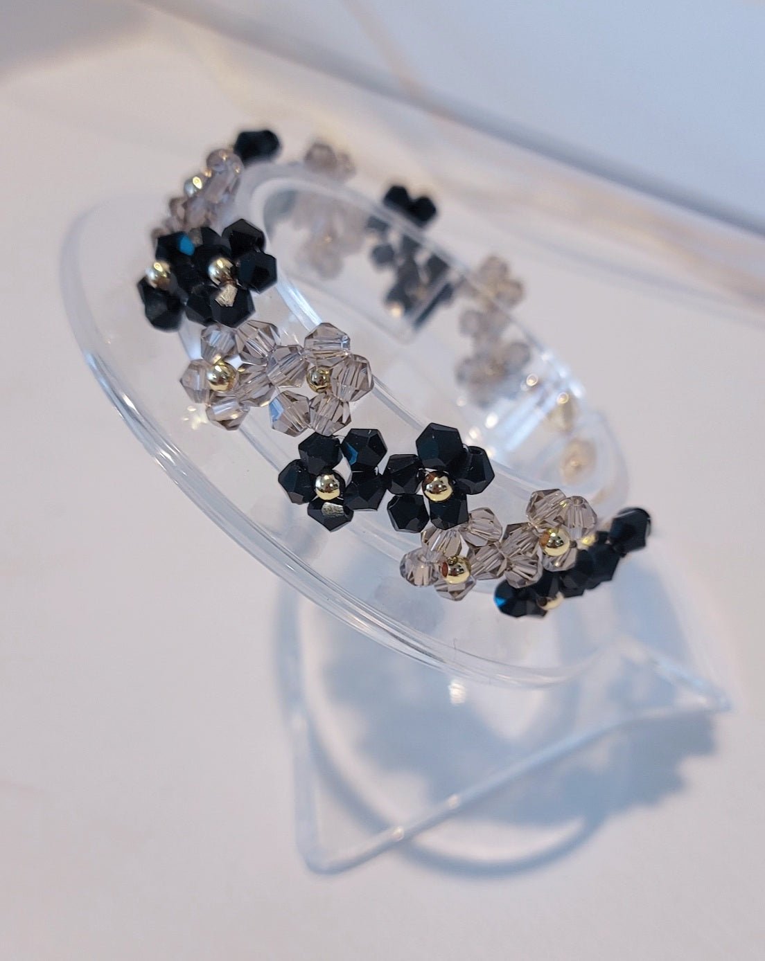 pulsera floral tejida mano, muy elegante