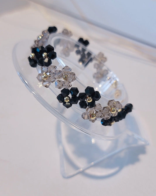 pulsera floral tejida mano, muy elegante