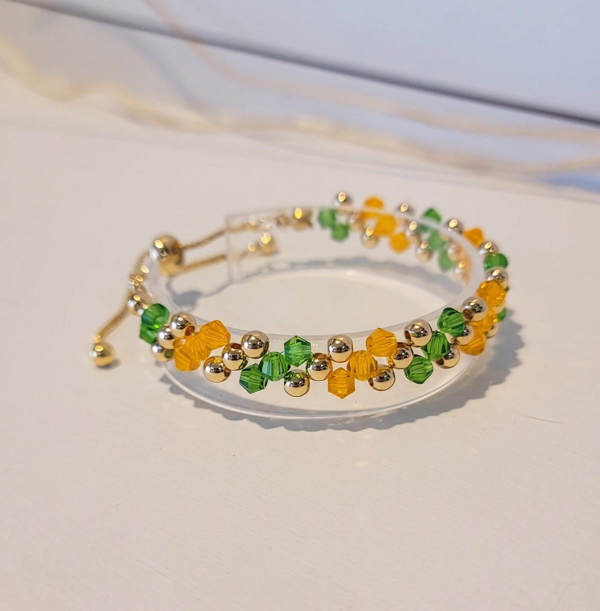 pulsera hermosa estilo moderno y elegante