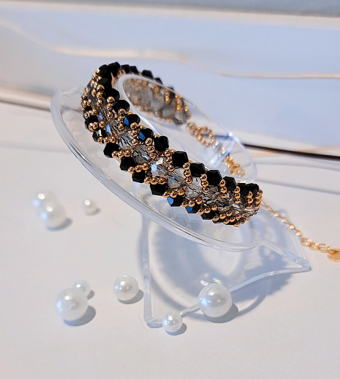 pulsera tejida a mano en color negro